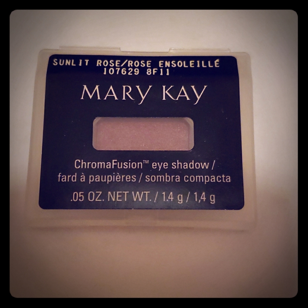 Sunlit rose eye shadow